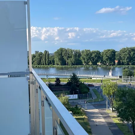 Z Widokiem Na Jezioro I Garazem شقة بوزنان