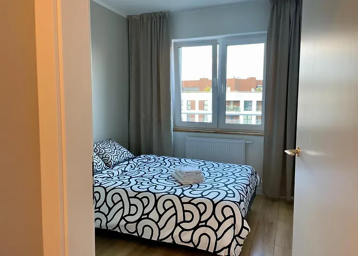 Z Widokiem Na Jezioro I Garazem Poznan