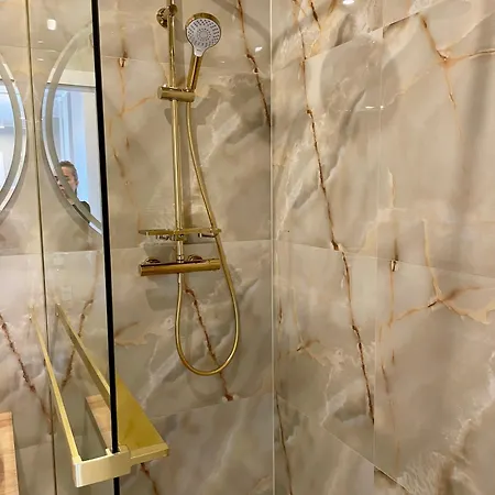 Z Widokiem Na Jezioro I Garazem Daire