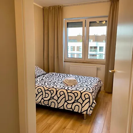 Z Widokiem Na Jezioro I Garazem