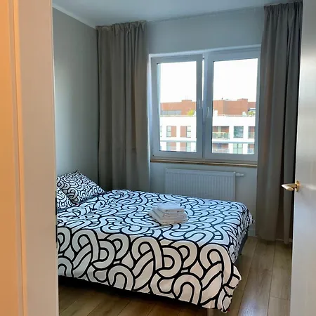 Z Widokiem Na Jezioro I Garazem Poznan