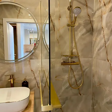 Z Widokiem Na Jezioro I Garazem Apartment