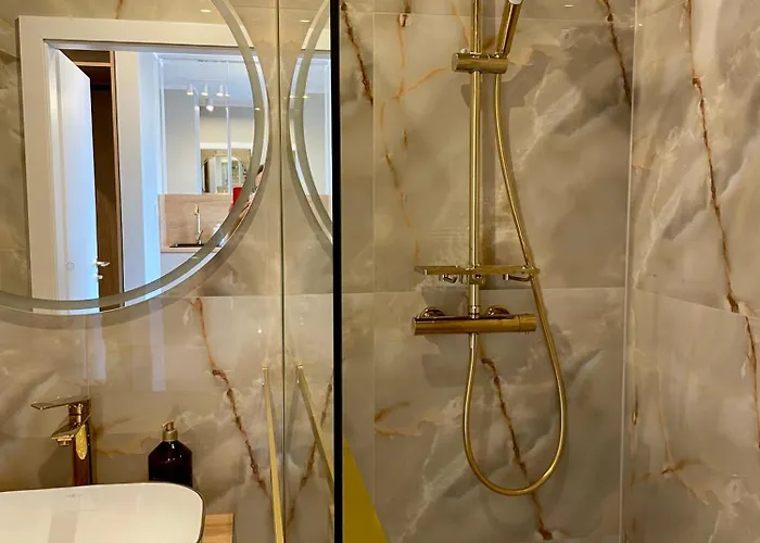 Z Widokiem Na Jezioro I Garazem Apartment